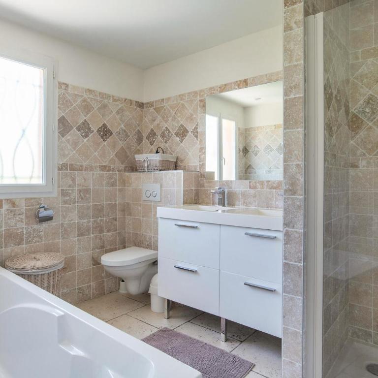 Stunning Home In Peymeinade - Maison de Vacances 4 Chambres - 13