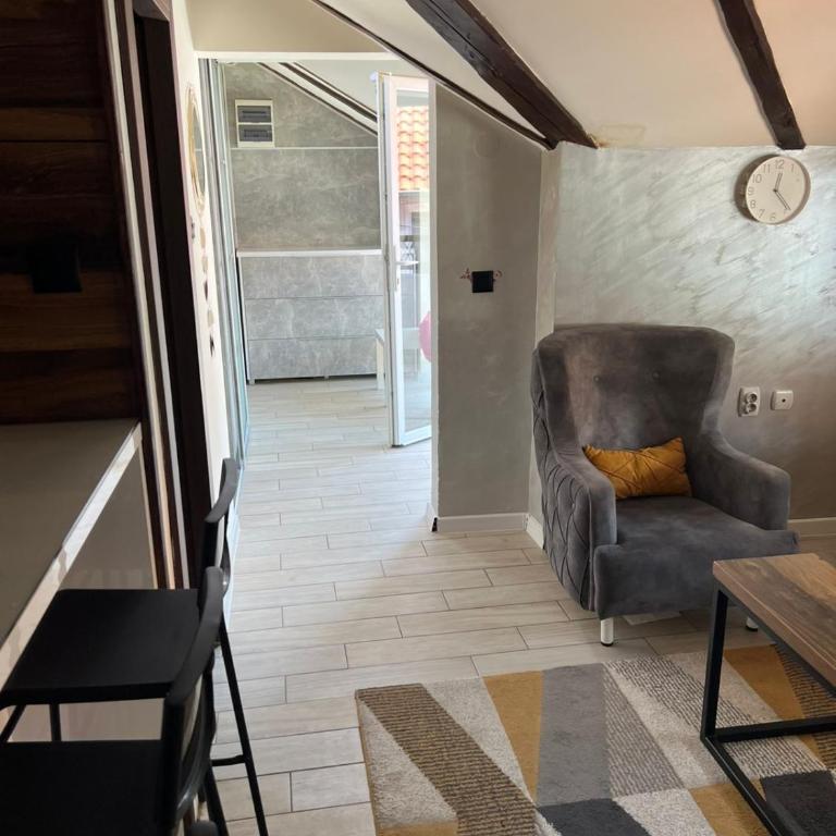 Stan na Dan Centar - Apartman s 1 Spavaćom Sobom i Terasom - 5