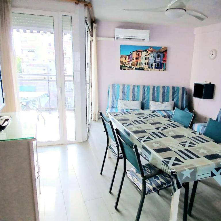 Apartamento playa LLevant mejor zona Salou - Apartment - 1