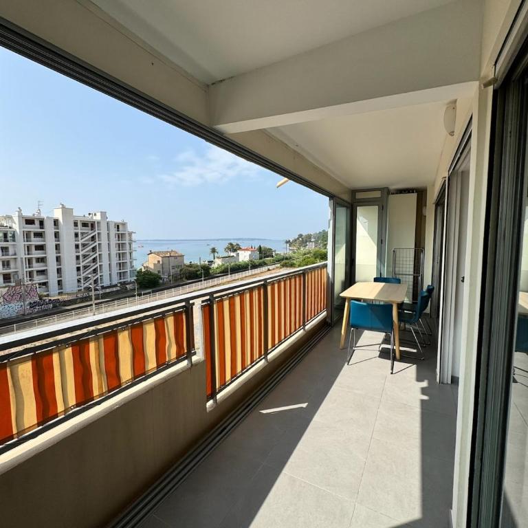 Appartement vue mer avec plage a pied garage prive à Golfe-Juan - Apartment mit 1 Schlafzimmer - 1