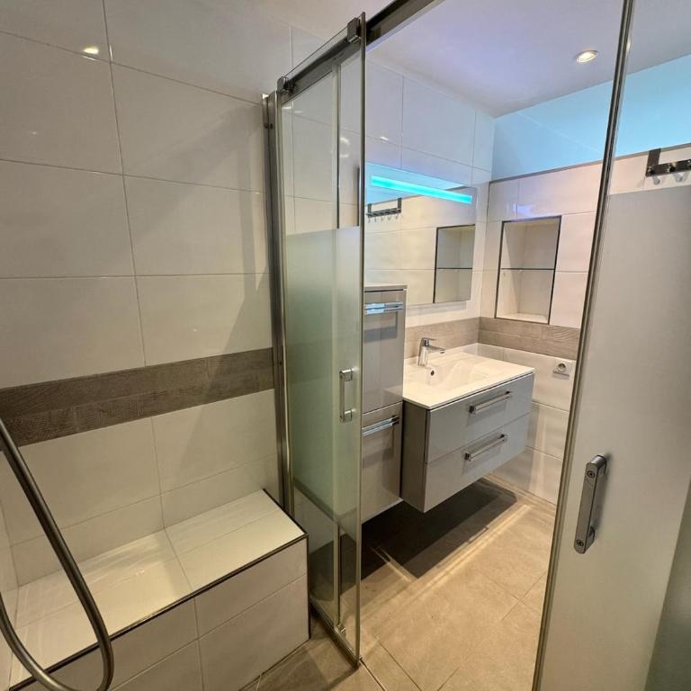 Appartement vue mer avec plage a pied garage prive à Golfe-Juan - Apartment mit 1 Schlafzimmer - 6