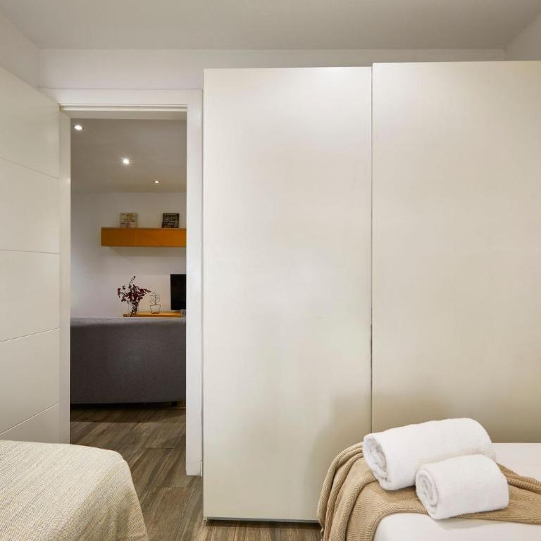 BBarcelona Sant Pau Flat - Two-Bedroom Apartment - 20