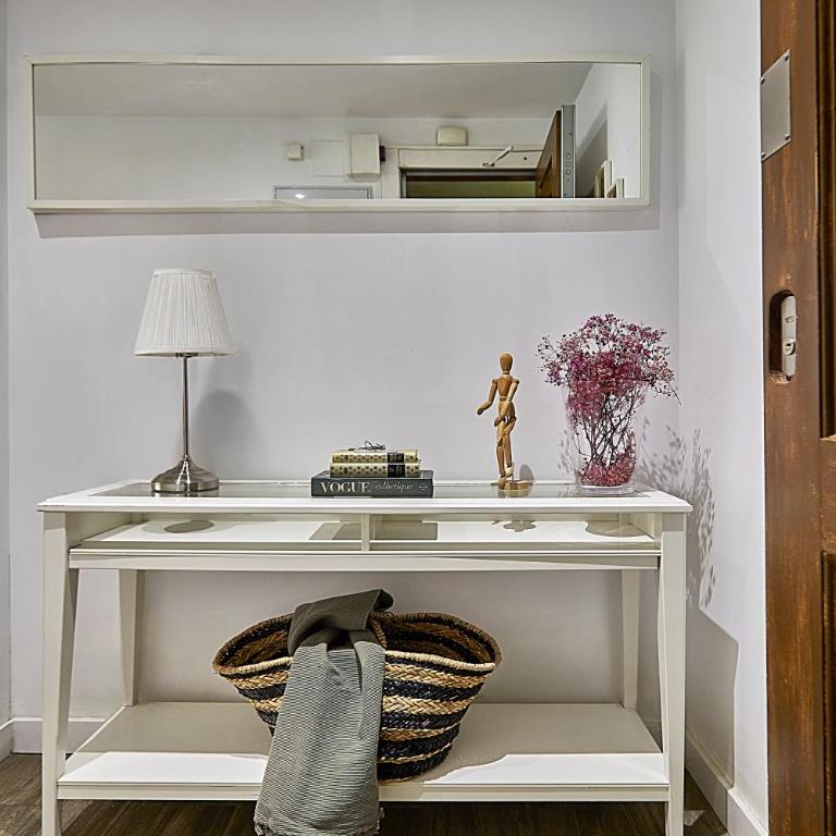 BBarcelona Sant Pau Flat - Two-Bedroom Apartment - 23