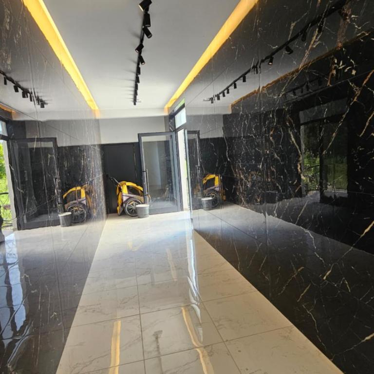 Lux Star - One-Bedroom Apartment - 3