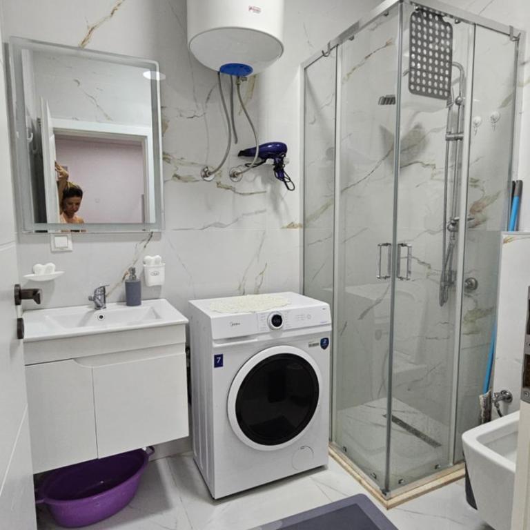 Lux Star - One-Bedroom Apartment - 7