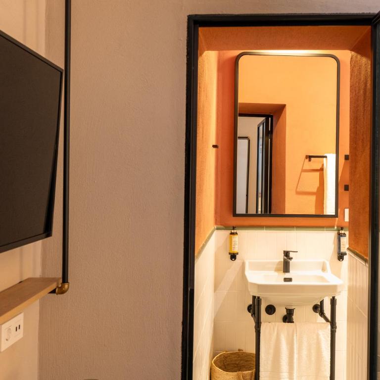 Honest Sevilla Hotel - Interior Double Room - 3