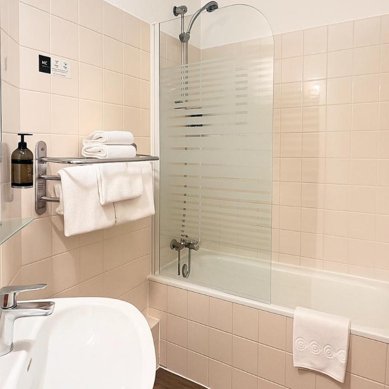 Logis Hôtel de Genève et Restaurant , Faverges-Seythenex - Chambre Triple Supérieure - 3