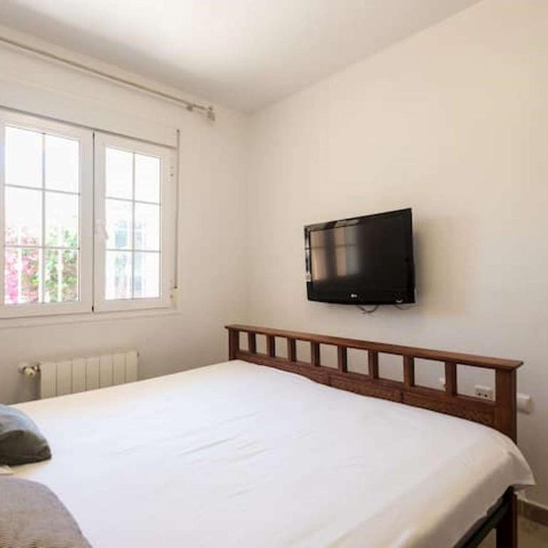 Casa vacacional con patio y piscina R78 by Novadesta - Three-Bedroom House - 16