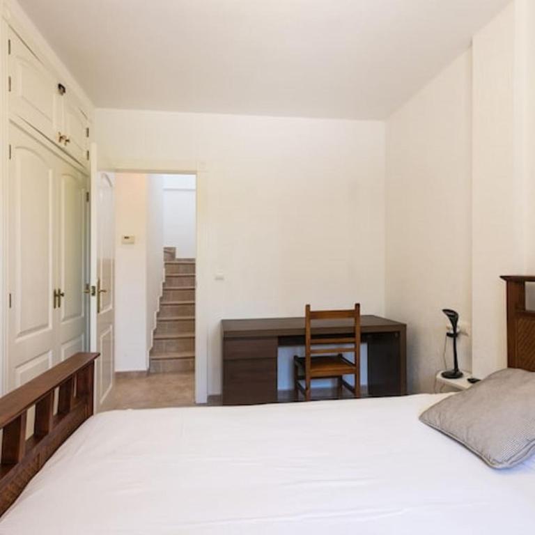 Casa vacacional con patio y piscina R78 by Novadesta - Three-Bedroom House - 17
