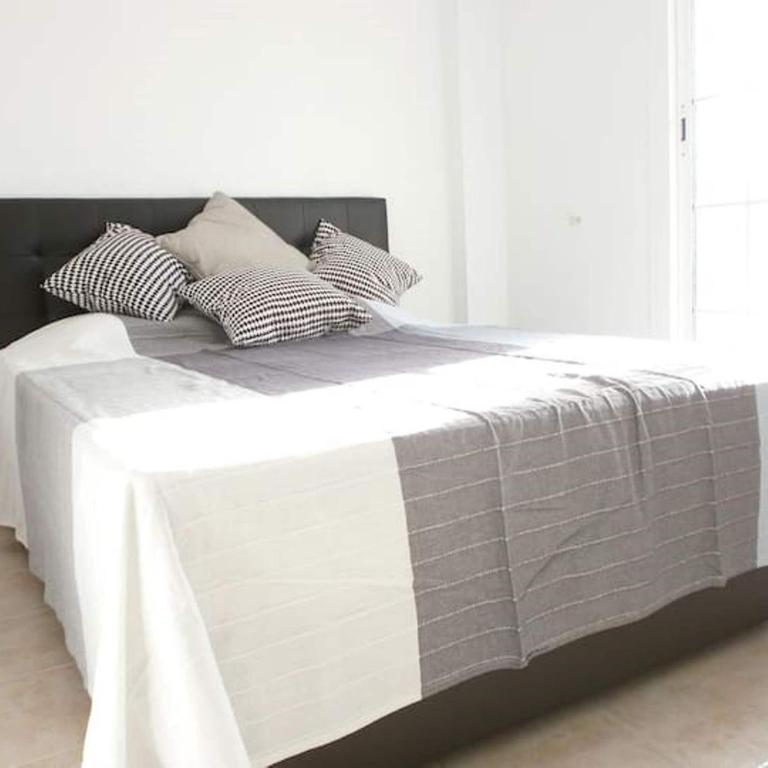 Casa vacacional con patio y piscina R78 by Novadesta - Three-Bedroom House - 15