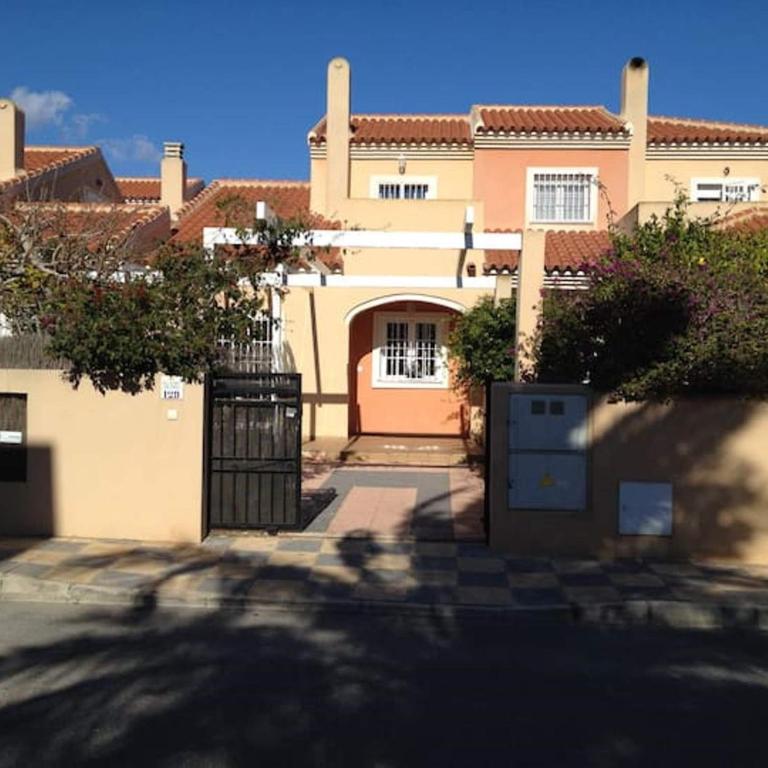 Casa vacacional con patio y piscina R78 by Novadesta - Three-Bedroom House - 23