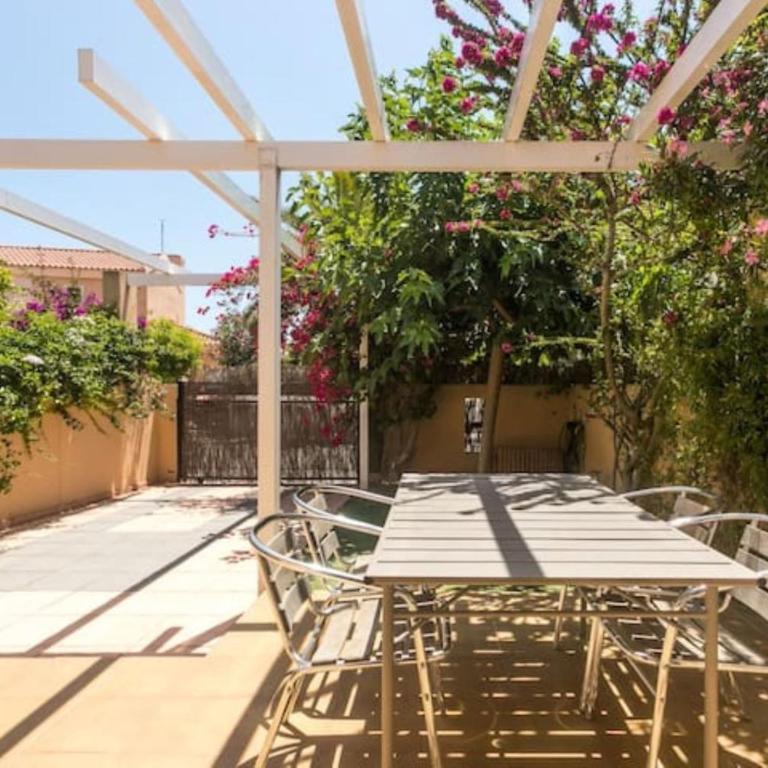 Casa vacacional con patio y piscina R78 by Novadesta - Three-Bedroom House - 5