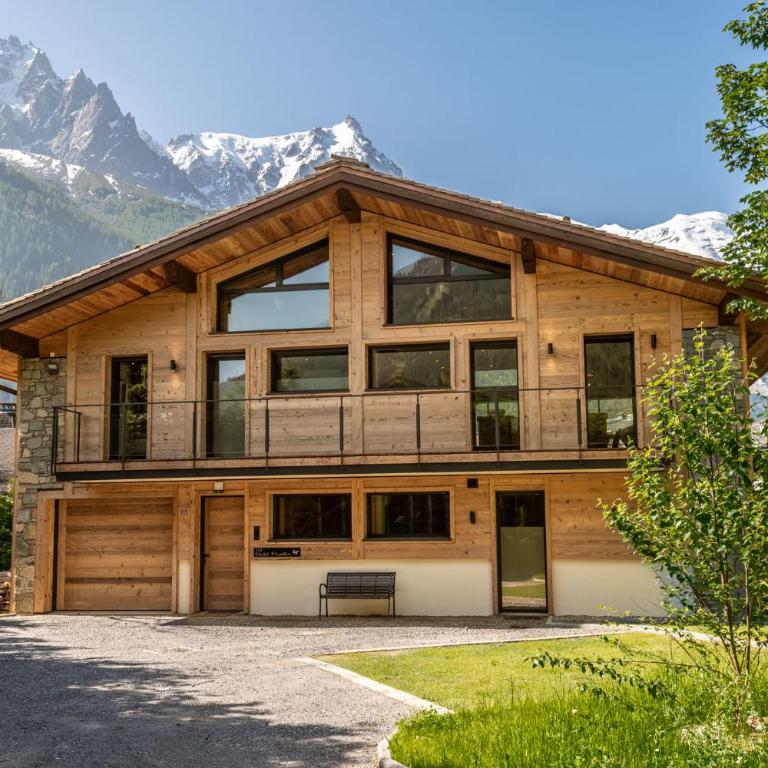 Chalet Papillon, Alpes Agency, Detached Chalet, Les Praz, Sleeps 8-10 - Chalet - 1