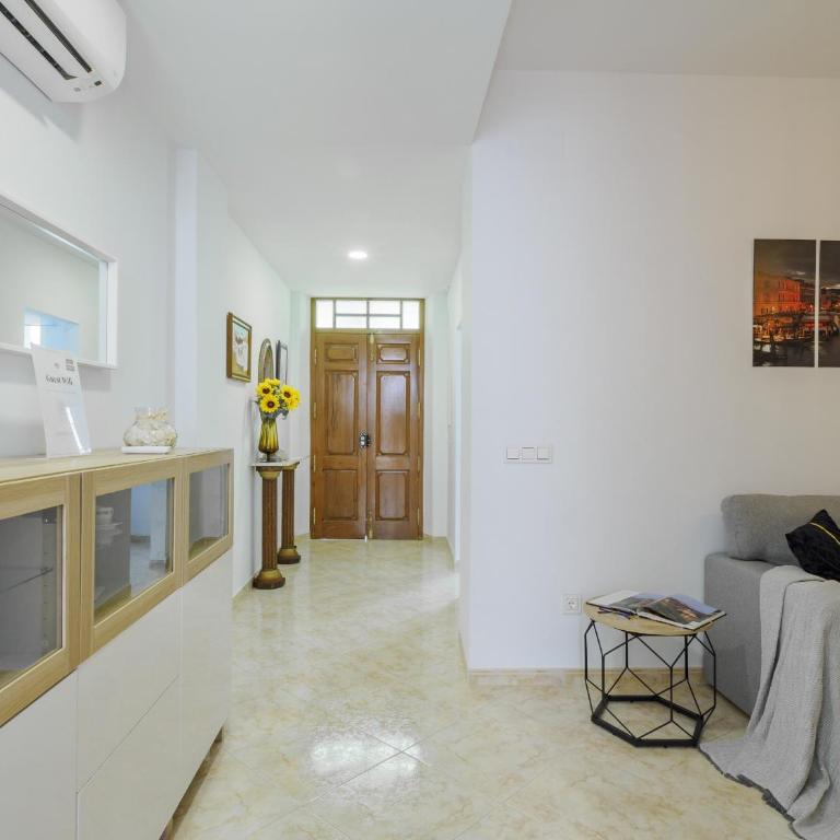 Cubo's Lola Nueva House Town Center - Vacation Home - 9