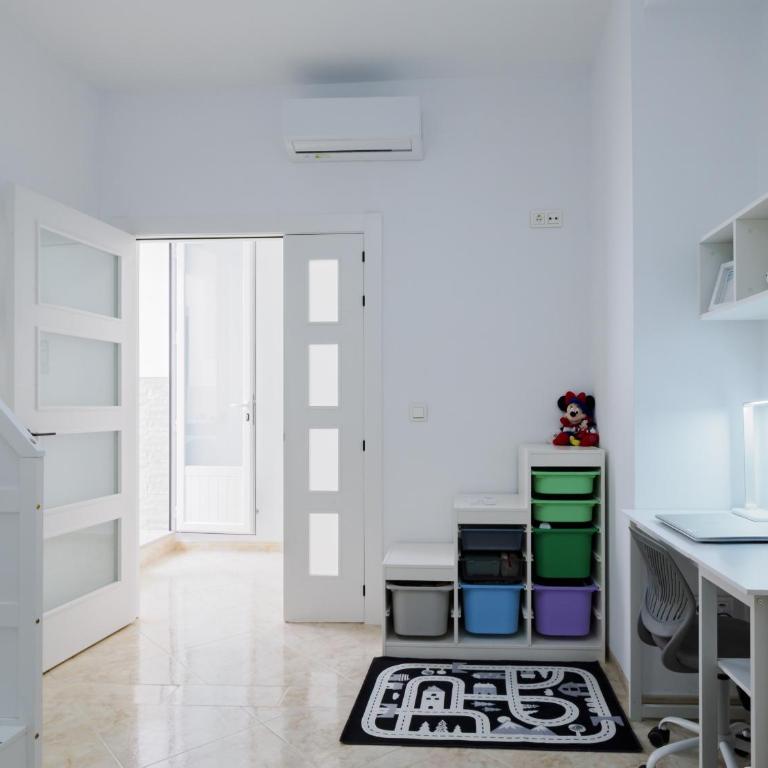 Cubo's Lola Nueva House Town Center - Vacation Home - 24