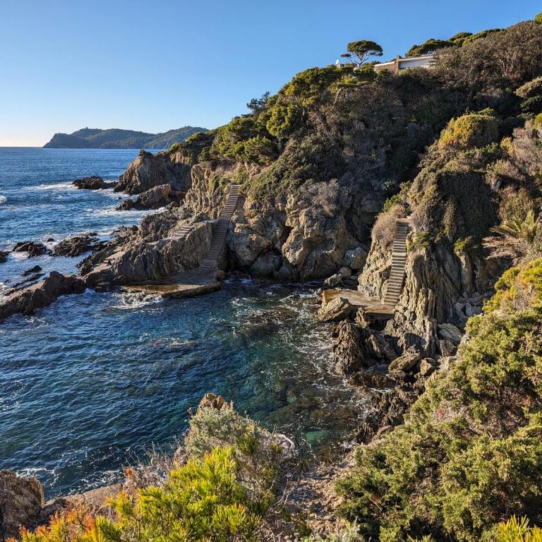 T2 avec jardin, clim & piscine - Proche plages et randos, parking privé - La Rascasse - Apartment mit Gartenblick - 18
