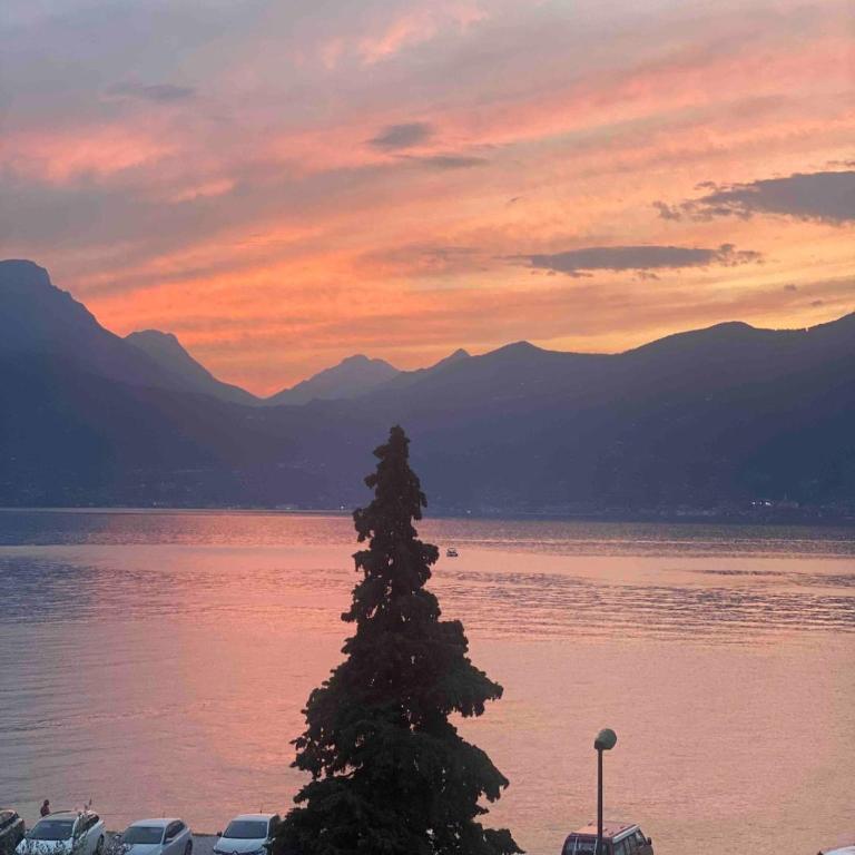 Terrazza sul Lago - Appartamento con 2 Camere da Letto e Vista Lago - 1