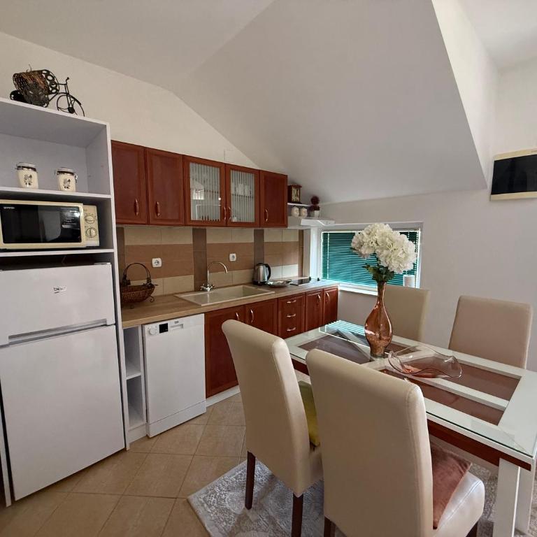 Grand Apartments Scepanovic - Apartman s 1 Spavaćom Sobom, Balkonom i Pogledom na More - 3