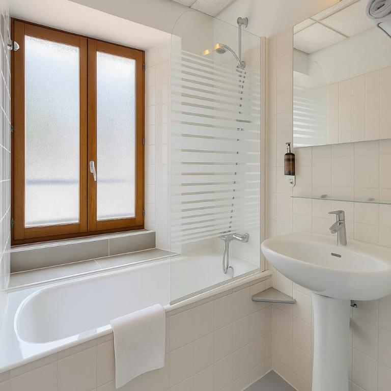 Logis Hôtel de Genève et Restaurant , Faverges-Seythenex - Chambre Double Standard - 1