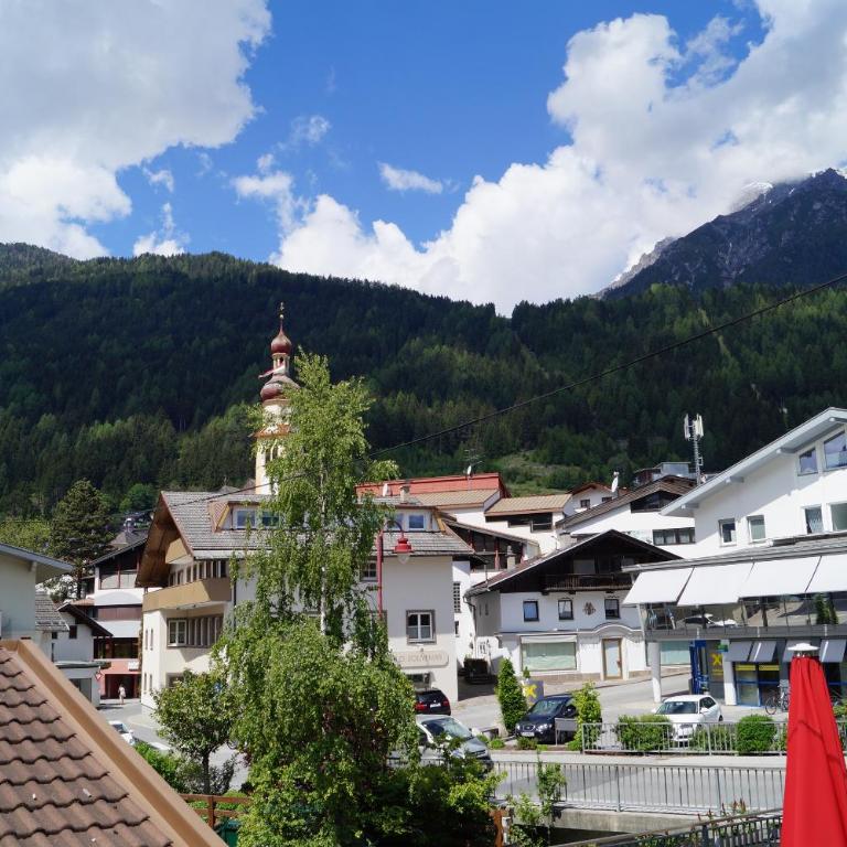 Adler Hotel-Pension - Apartment mit Balkon 2 - 6