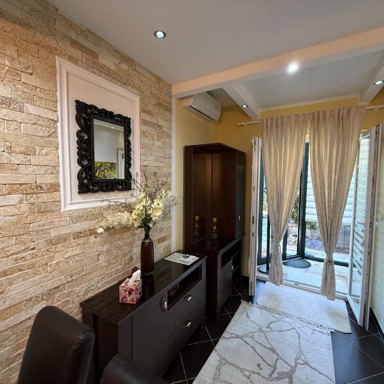 Grand Apartments Scepanovic - Apartman s 1 Spavaćom Sobom, Terasom i Pogledom na Vrt - 13