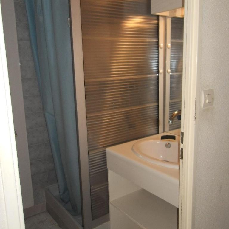 Belle villa climatisée 4-5 couchages 2 terrasses piscine commune parking dans résidence sécurisée 200m de la mer LRMA45 - Two-Bedroom House - 8