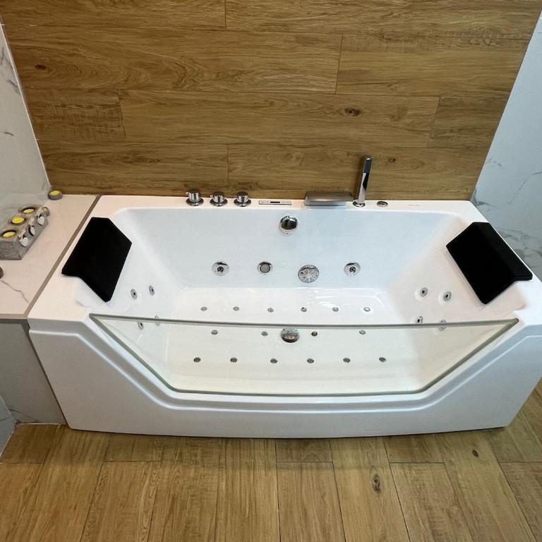 Loft con jacuzzi y piscina - One-Bedroom Apartment - 20