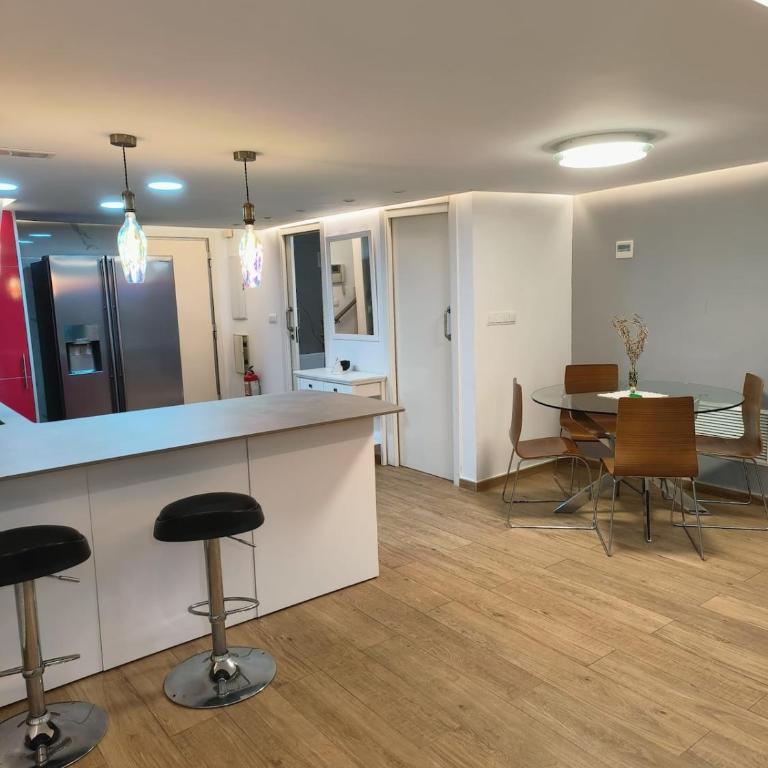 Loft con jacuzzi y piscina - One-Bedroom Apartment - 72