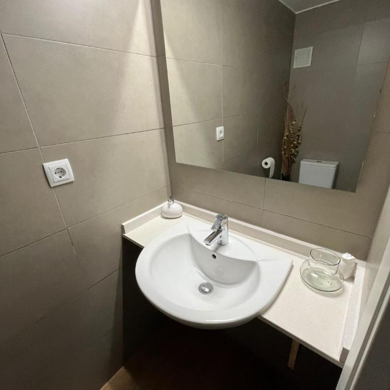 Loft con jacuzzi y piscina - One-Bedroom Apartment - 80