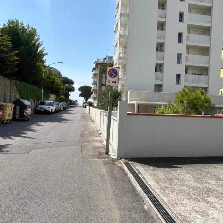 Condominio Nevada a pochi passi dal mare da Agenzia Colla Jesolo - Appartamento con 1 Camera da Letto - 3