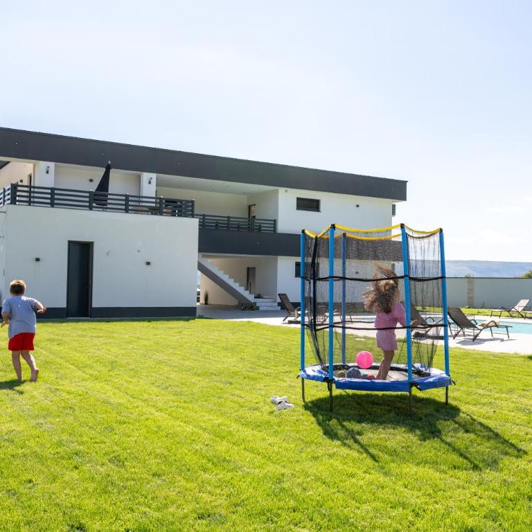 Villa One Wall - Three-Bedroom Villa - 8