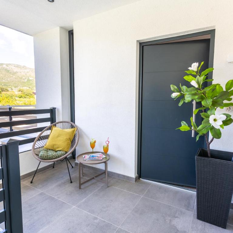 Villa One Wall - Three-Bedroom Villa - 37