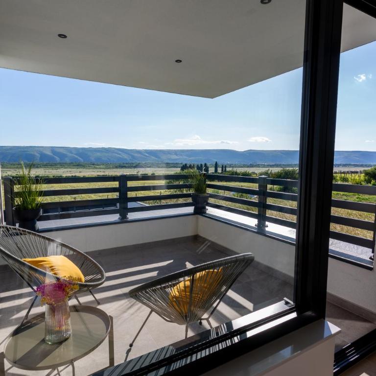 Villa One Wall - Three-Bedroom Villa - 40