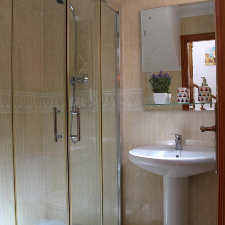Apartamento con gran azotea y piscina R71 by Novadesta - Two-Bedroom Apartment with Terrace - 19