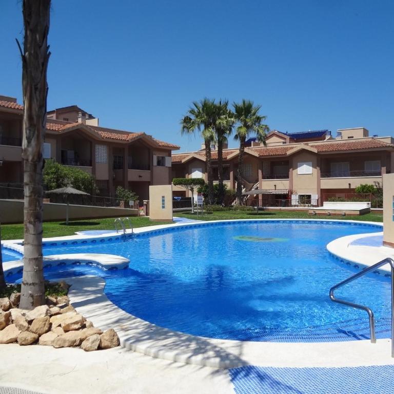 Apartamento con gran azotea y piscina R71 by Novadesta - Two-Bedroom Apartment with Terrace - 12