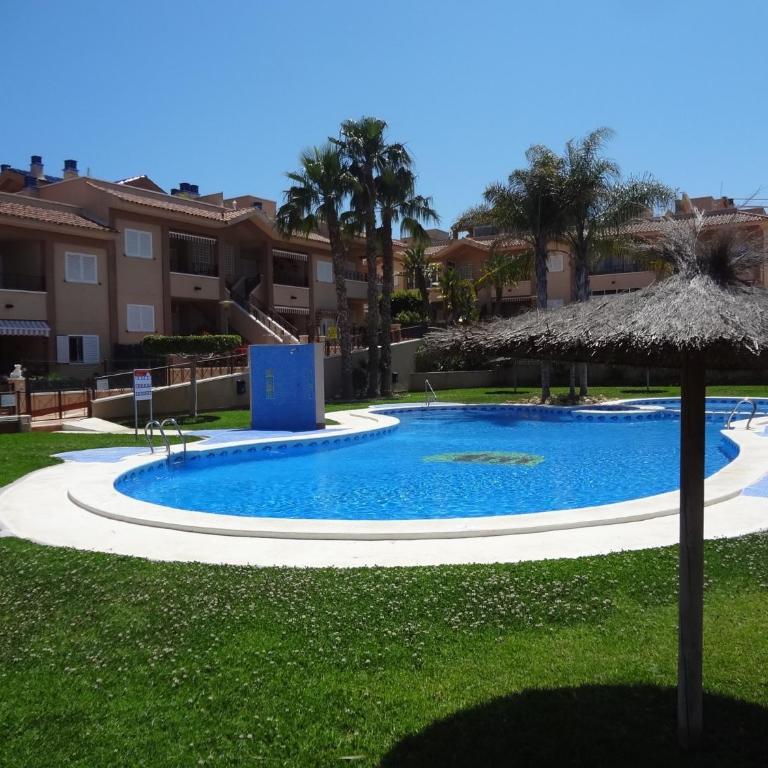 Apartamento con gran azotea y piscina R71 by Novadesta - Two-Bedroom Apartment with Terrace - 3