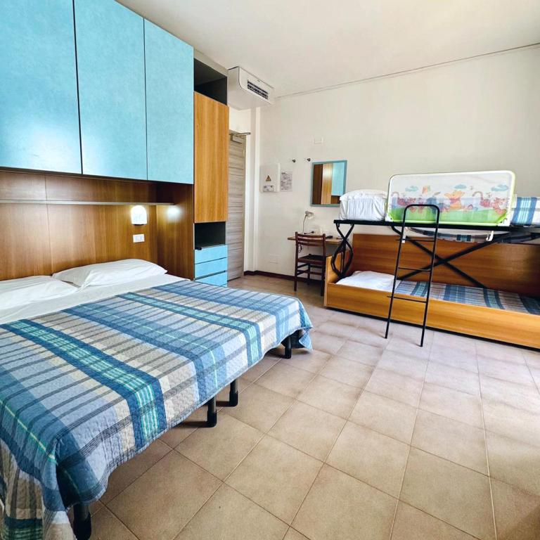 Hotel Ondina - Camera Quadrupla con Balcone - 1