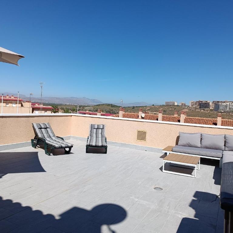 Casa con cálida terraza y piscina R76 by Novadesta - Three-Bedroom House - 4