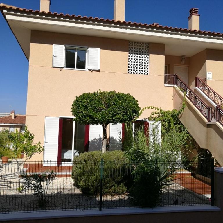 Casa con cálida terraza y piscina R76 by Novadesta - Three-Bedroom House - 2