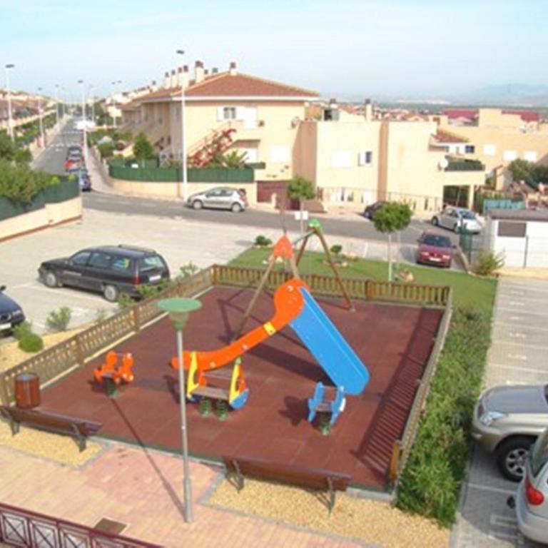 Casa con cálida terraza y piscina R76 by Novadesta - Three-Bedroom House - 21