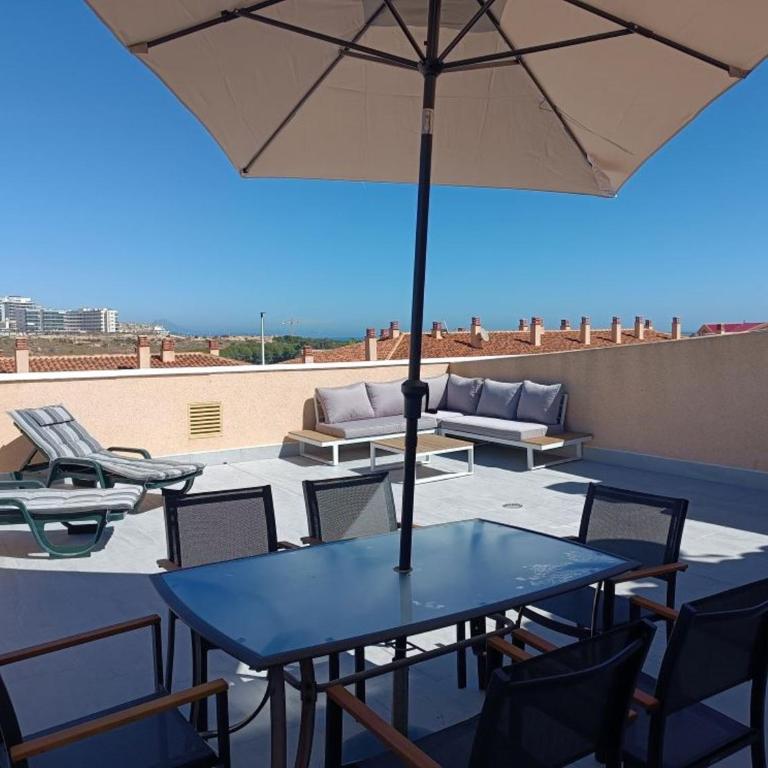 Casa con cálida terraza y piscina R76 by Novadesta - Three-Bedroom House - 3