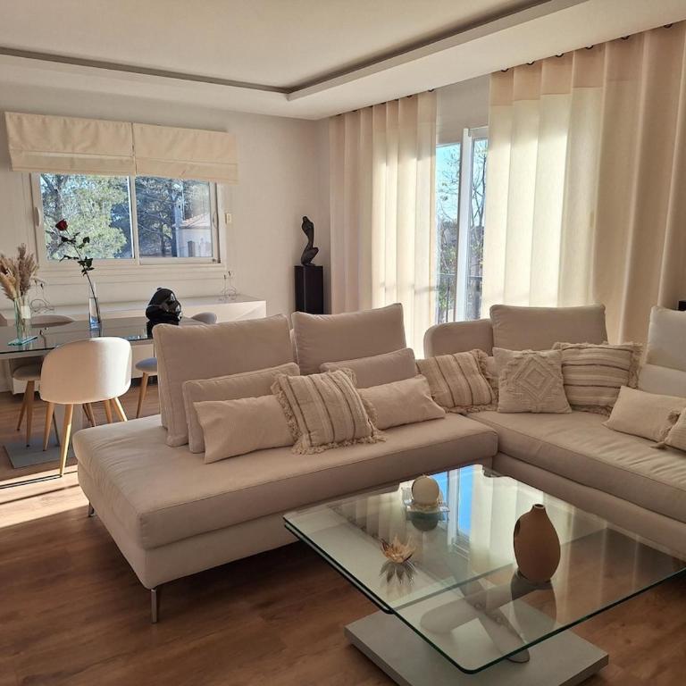 VILLA ETAGE PROCHE BORD DE MER QUARTIER Boulouris - Apartamento de 2 dormitorios - 1