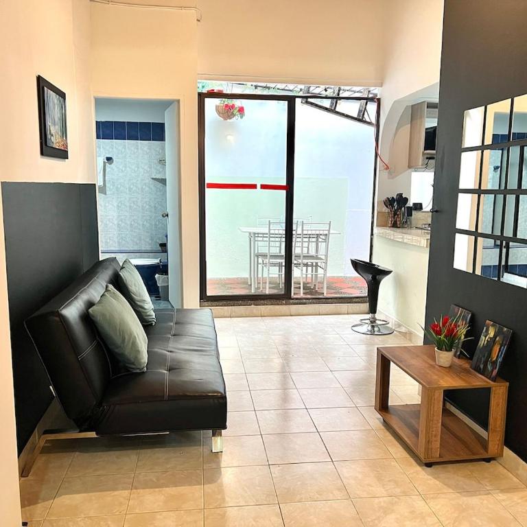 Casa Tradicional Remodelada en Envigado con Patio - Apartamento - 54