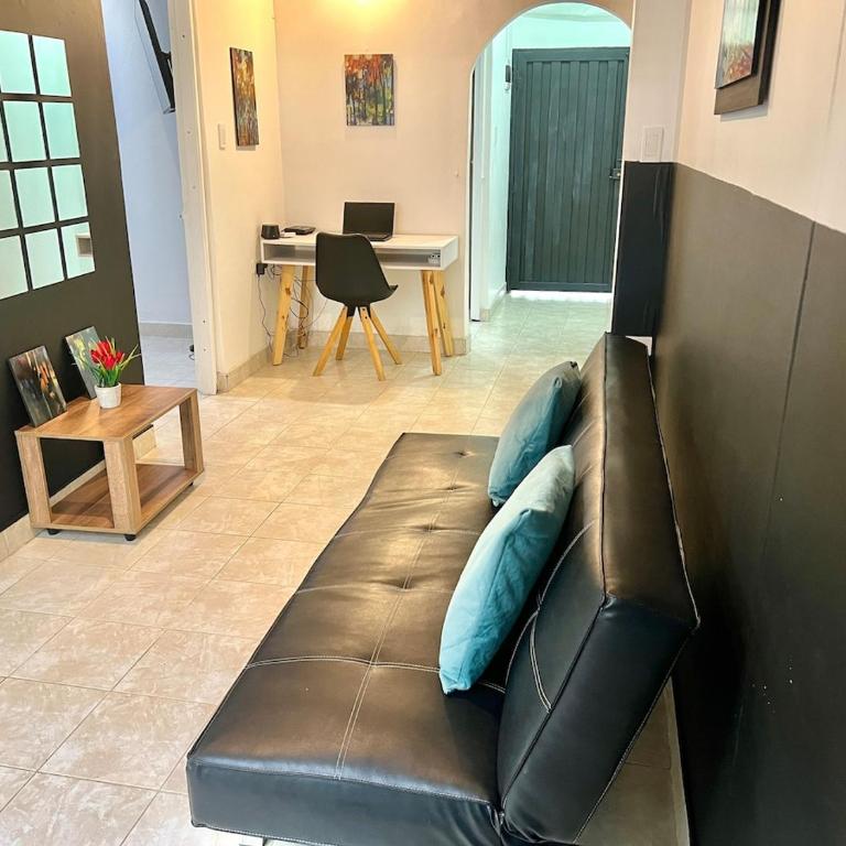Casa Tradicional Remodelada en Envigado con Patio - Apartamento - 53