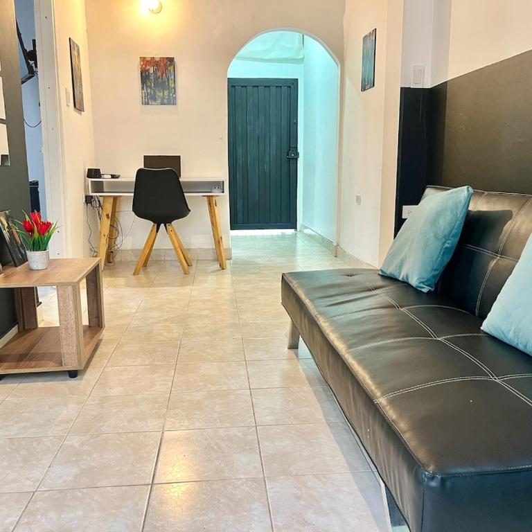 Casa Tradicional Remodelada en Envigado con Patio - Apartamento - 51
