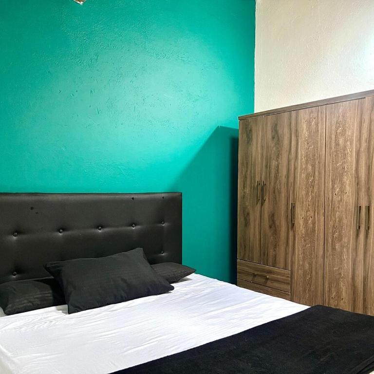 Casa Tradicional Remodelada en Envigado con Patio - Apartamento - 32