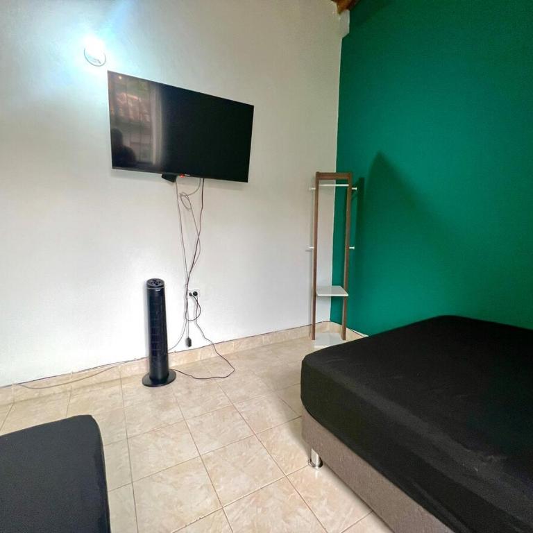Casa Tradicional Remodelada en Envigado con Patio - Apartamento - 30