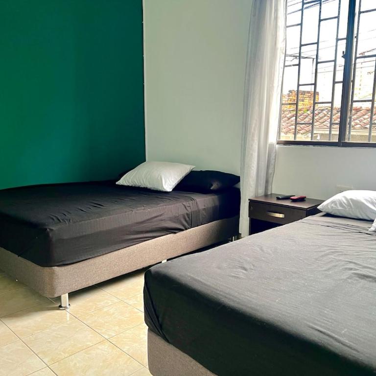 Casa Tradicional Remodelada en Envigado con Patio - Apartamento - 26