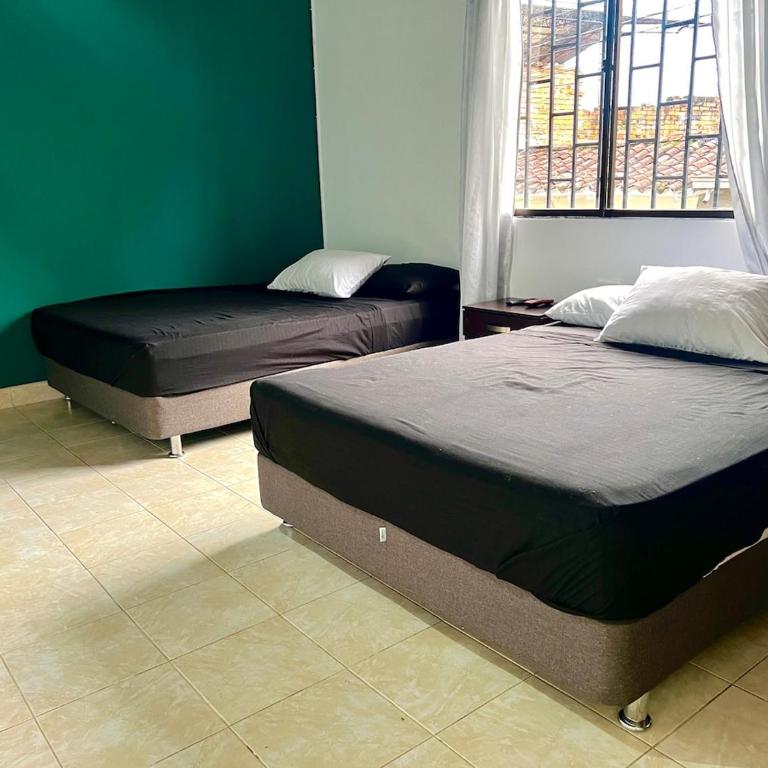 Casa Tradicional Remodelada en Envigado con Patio - Apartamento - 22