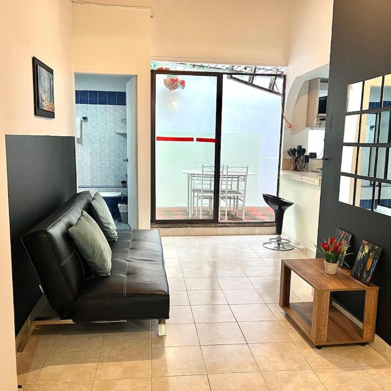 Casa Tradicional Remodelada en Envigado con Patio - Apartamento - 12